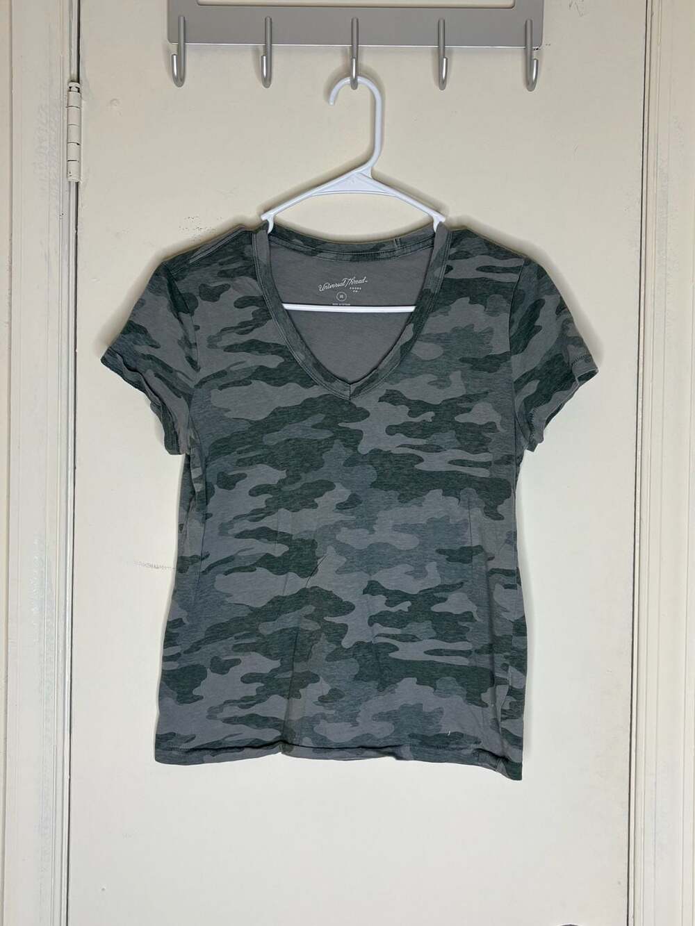 Universal Thread Camouflage V-Neck Tee XS